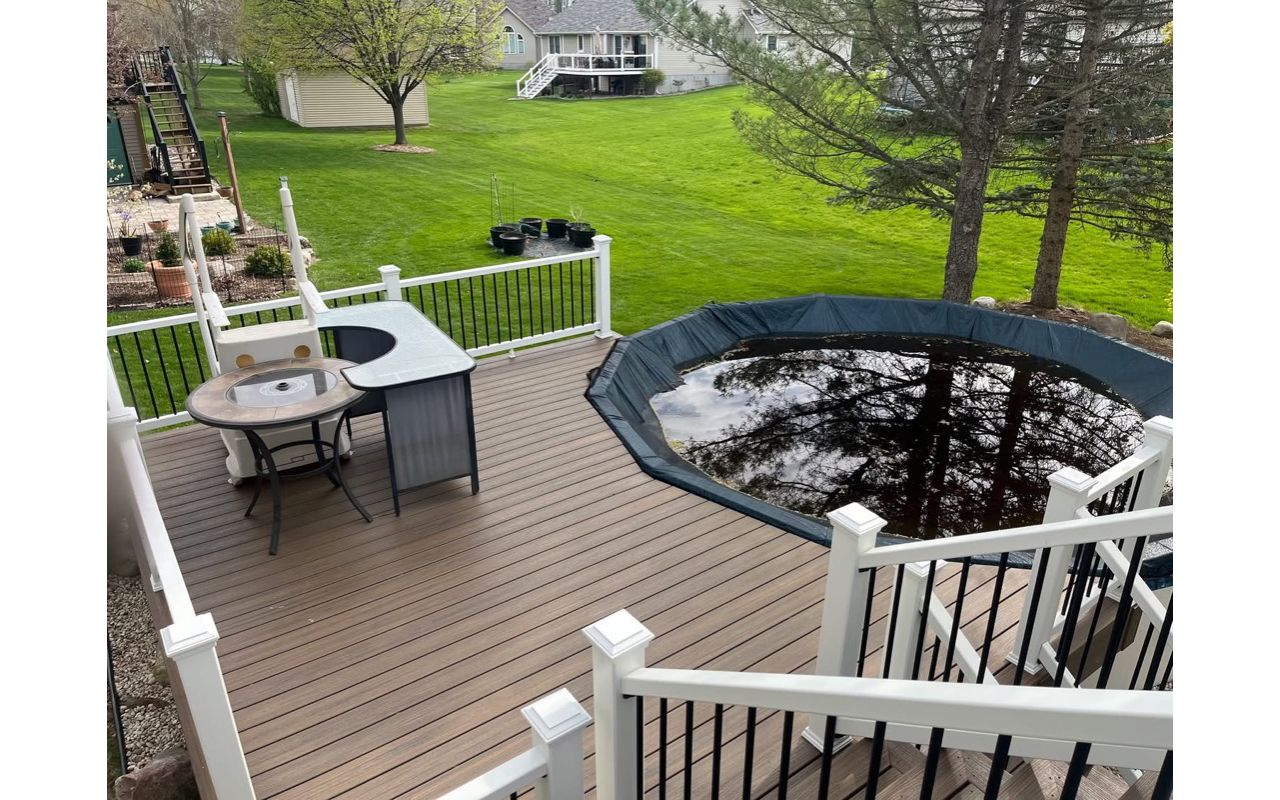 Toasted Sand decking and Select Railing