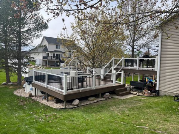 Toasted Sand decking and Select Railing
