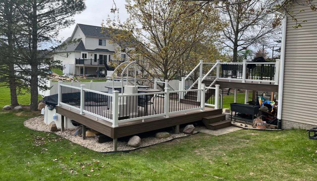 Toasted Sand decking and Select Railing