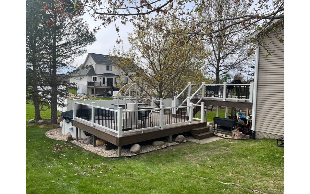 Toasted Sand decking and Select Railing