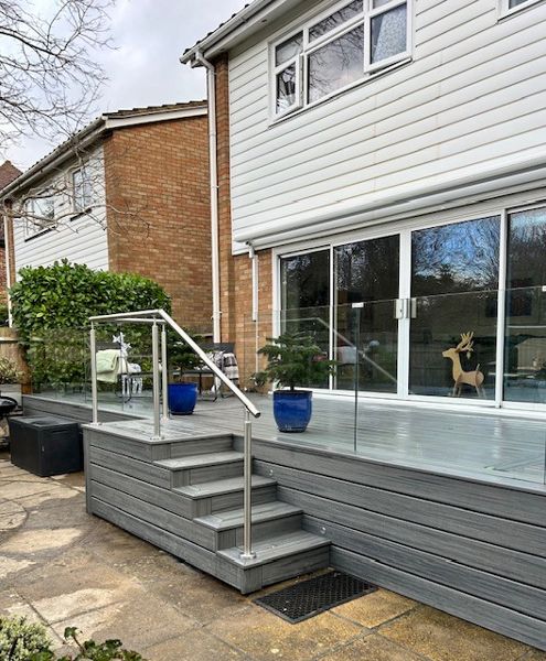 Trex Transcend Tropicals Island mist decking in Bromley BR1. Complemented with frameless glass balustrades and stainless steel handrails for the steps.