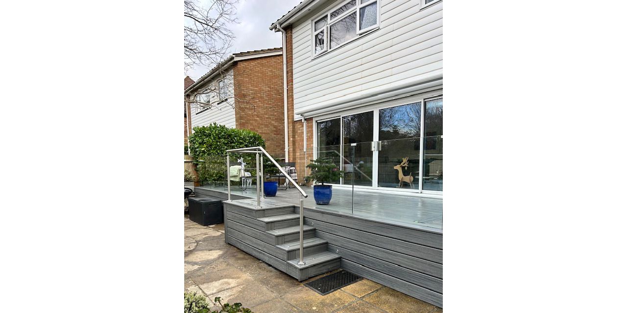 Trex Transcend Tropicals Island mist decking in Bromley BR1. Complemented with frameless glass balustrades and stainless steel handrails for the steps.