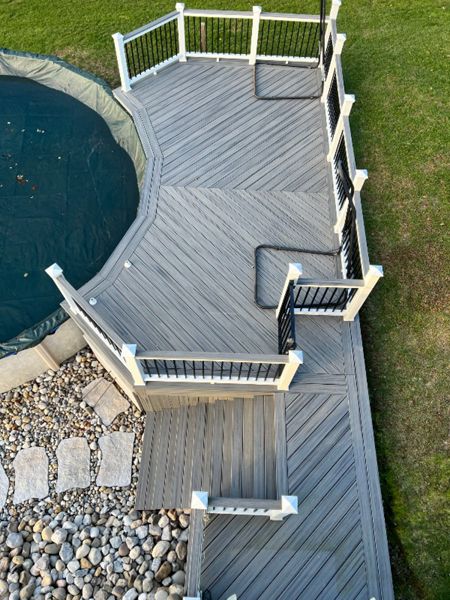 Island Mist 24’ above ground pool deck