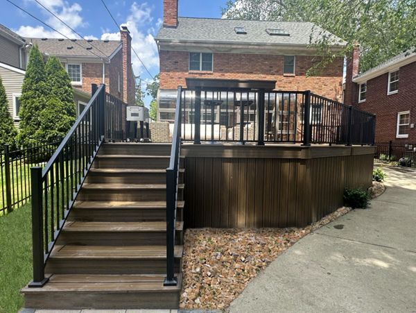 Trex transcend Boards Havana Gold with custom bar and verticle skirting.  Railing: Trex Transcend Signature aluminum railing.