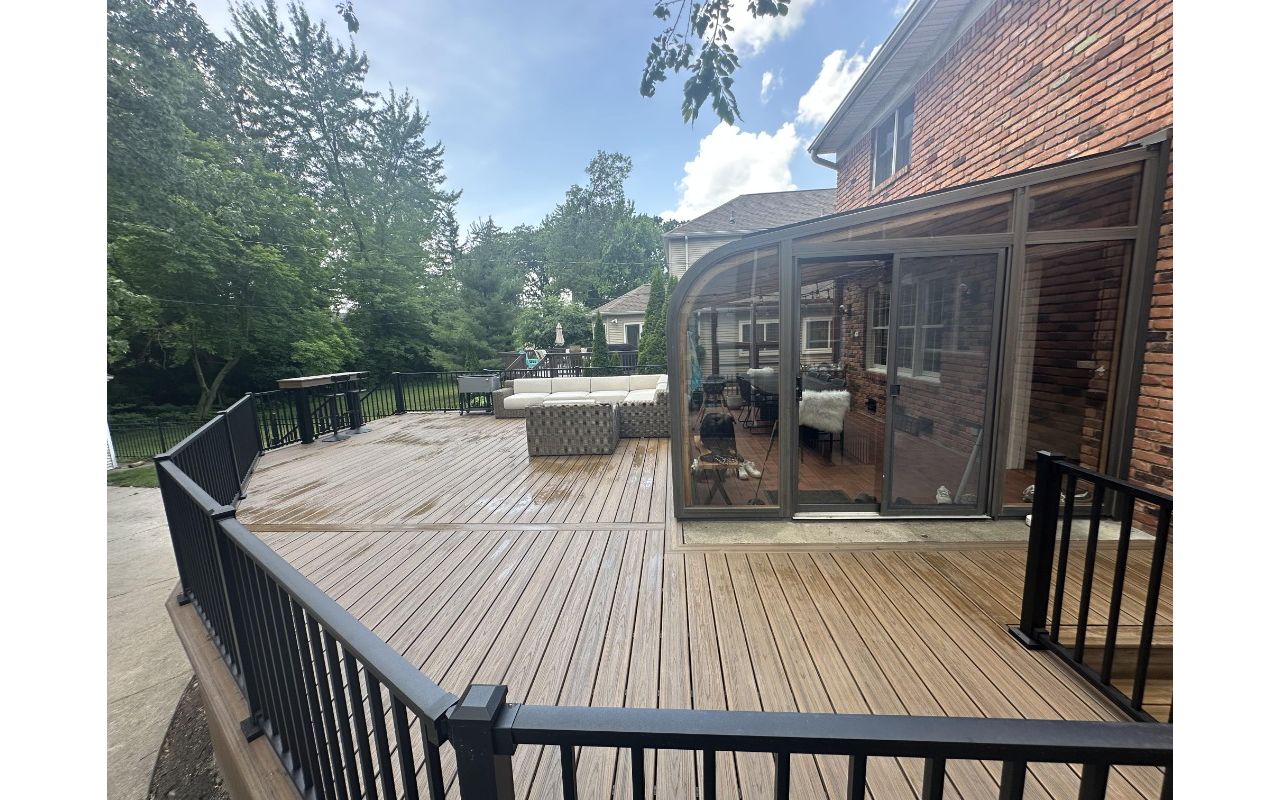 Trex transcend Boards Havana Gold with custom bar and verticle skirting.  Railing: Trex Transcend Signature aluminum railing.