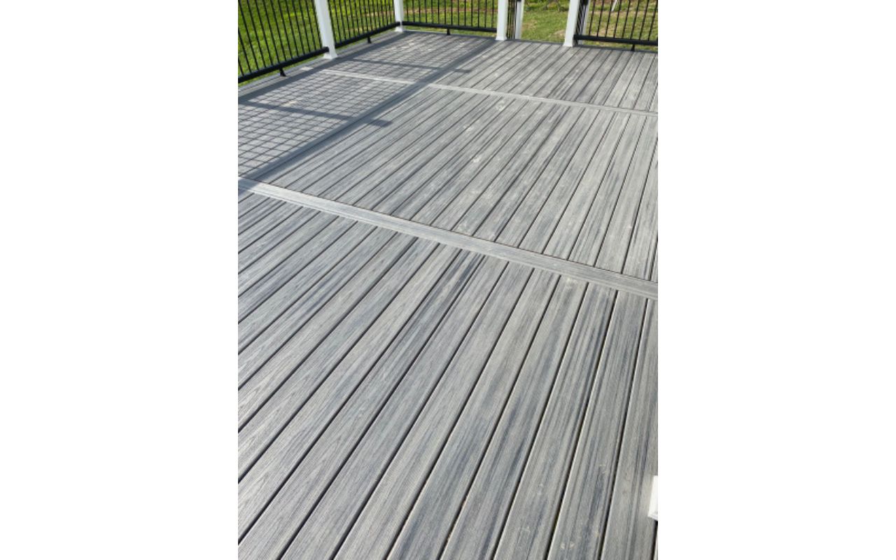 ISLAND MISTS TWO TONE RAILING WHITE POSTS BLACK CROWN RAILING