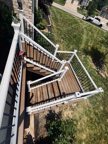 Trex Toasted Sand - Picture Frame Staircase