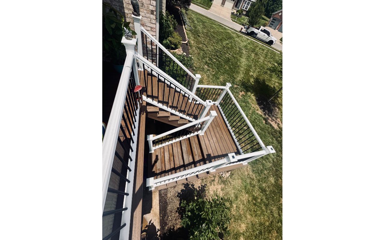 Trex Toasted Sand - Picture Frame Staircase