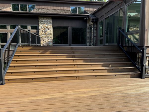 HAVANA GOLD AND SPICED RUM ATTENTION TO DETAILS LOT OF LIGHTS