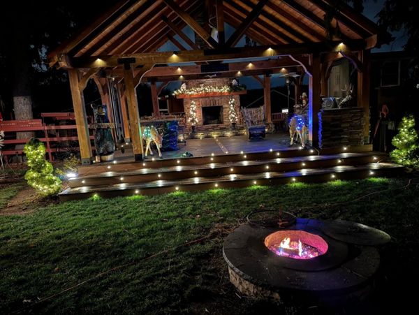 MY OUTDOOR TREX SHOW ROOM LOTS OF LIGHTS TREX BLACK WEDGE LIGHTS 24' WIDE TREX STEPS