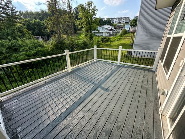 12 x 10 Back Deck - Trex Clam Shell Decking with Trex Select Railings and Trex Fascia