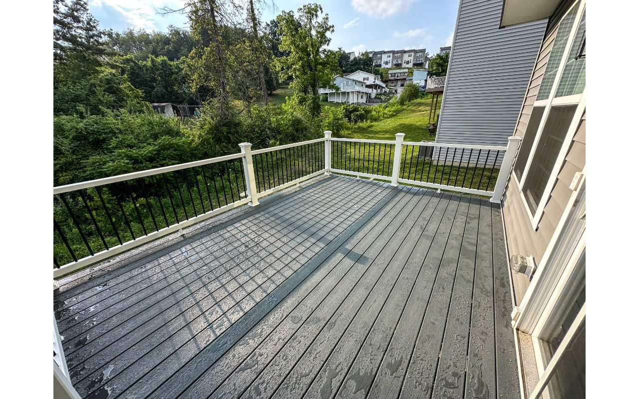 12 x 10 Back Deck - Trex Clam Shell Decking with Trex Select Railings and Trex Fascia