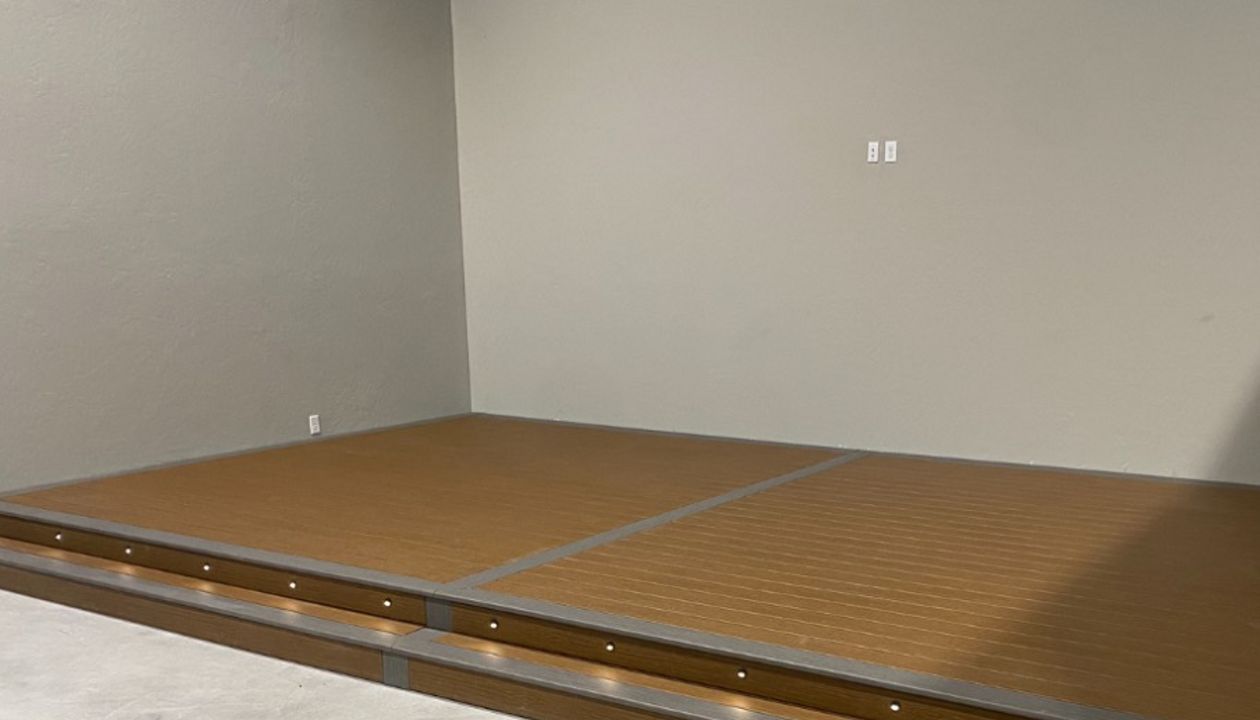 Showroom display deck