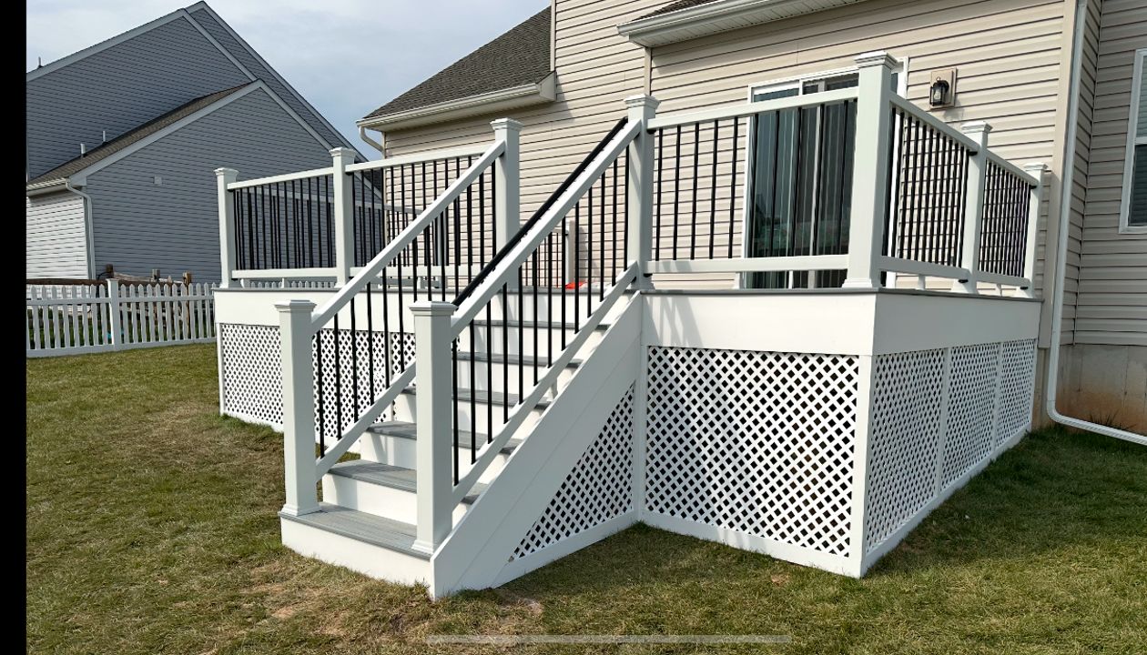 Trex Foggy Wharf Decking with Trex Selects Railing and White Lattice