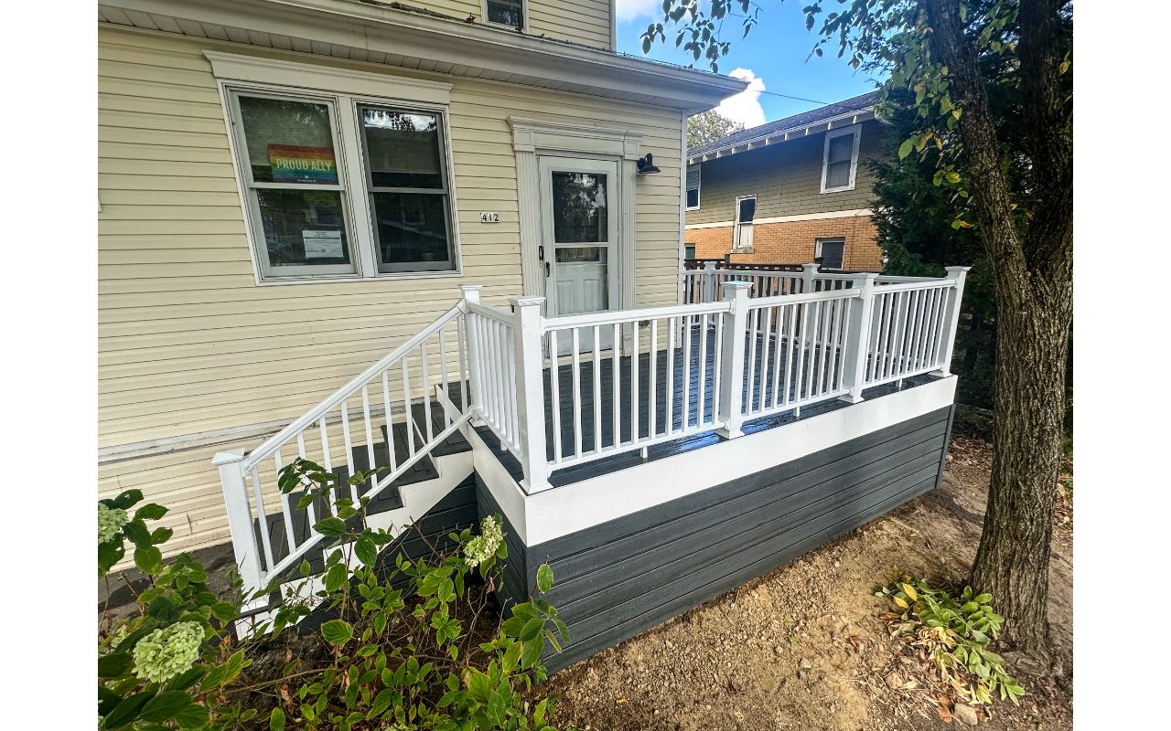 Front Porch - Trex Clam Shell Decking with Trex Fascia