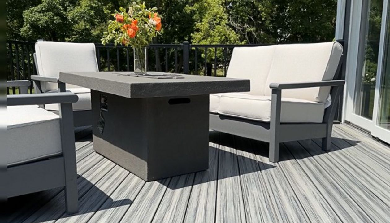 Trex Transcend Island Mist deck with Signature Rail