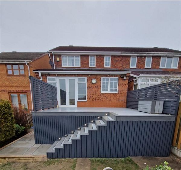 Trex Enhance Foggy Wharf main deck with Transcend Island mist border