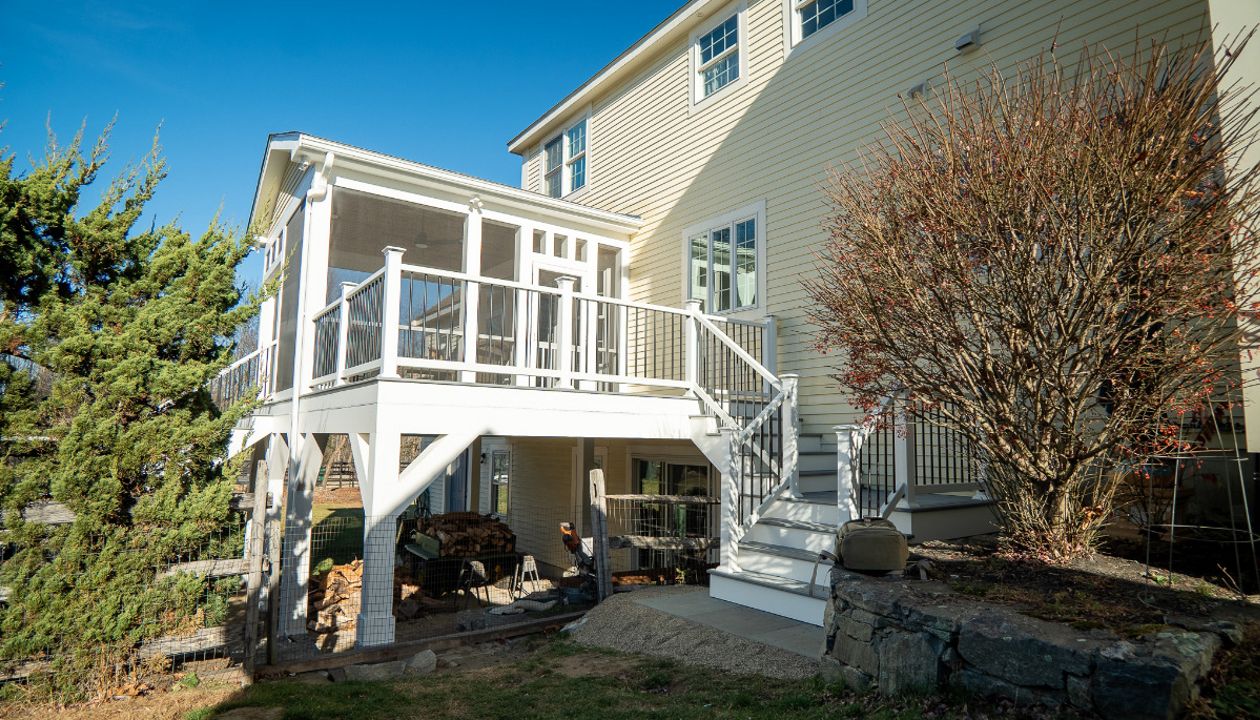 screened porch with deck - Berlim, MA