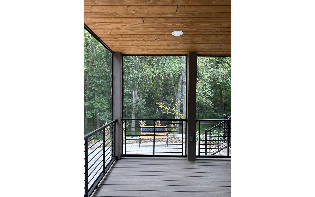 Trex Lineage Biscayne decking with Signature Rod Rail
