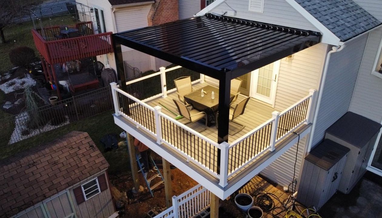 Trex Decking With Motorized Aluminum Louvered Pergola