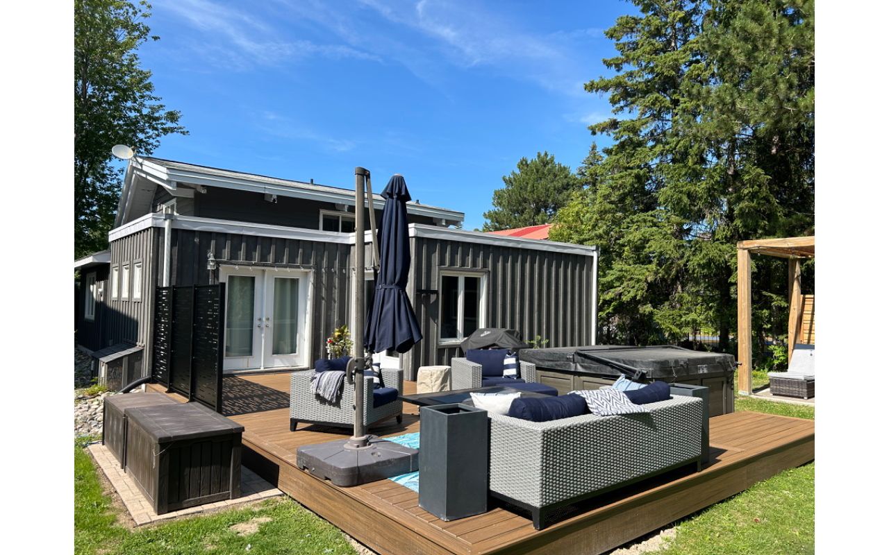 Newman Decks Trex composite deck with privacy panels