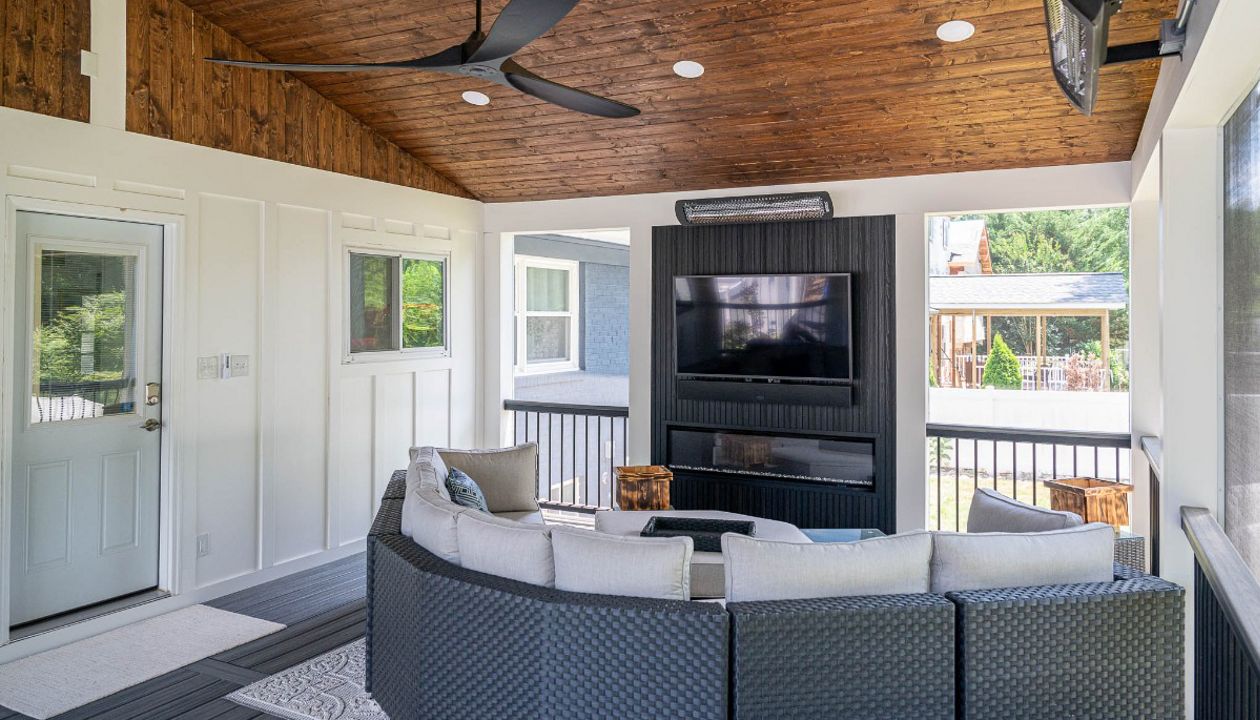 Screened Porch with Trex Transcend Decking and Select Black Aluminum Railing