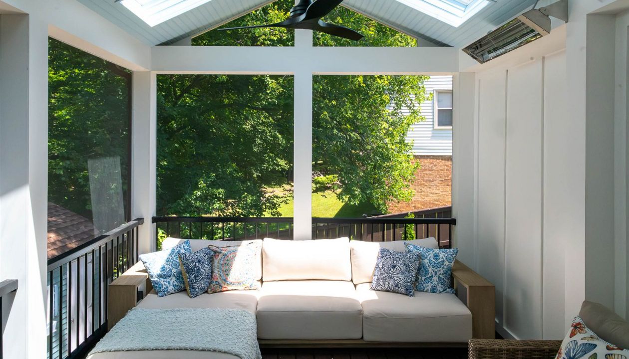 Screened Porch with Trex Transcend Decking and Trex Select Black Aluminum Railing