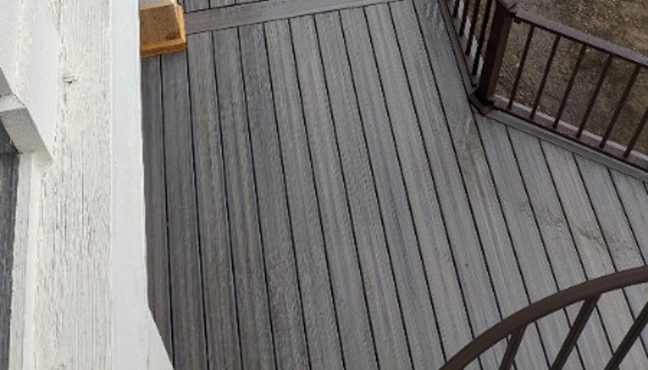 Trex Deck in Rocky Harbor with Bronze Signature Railing