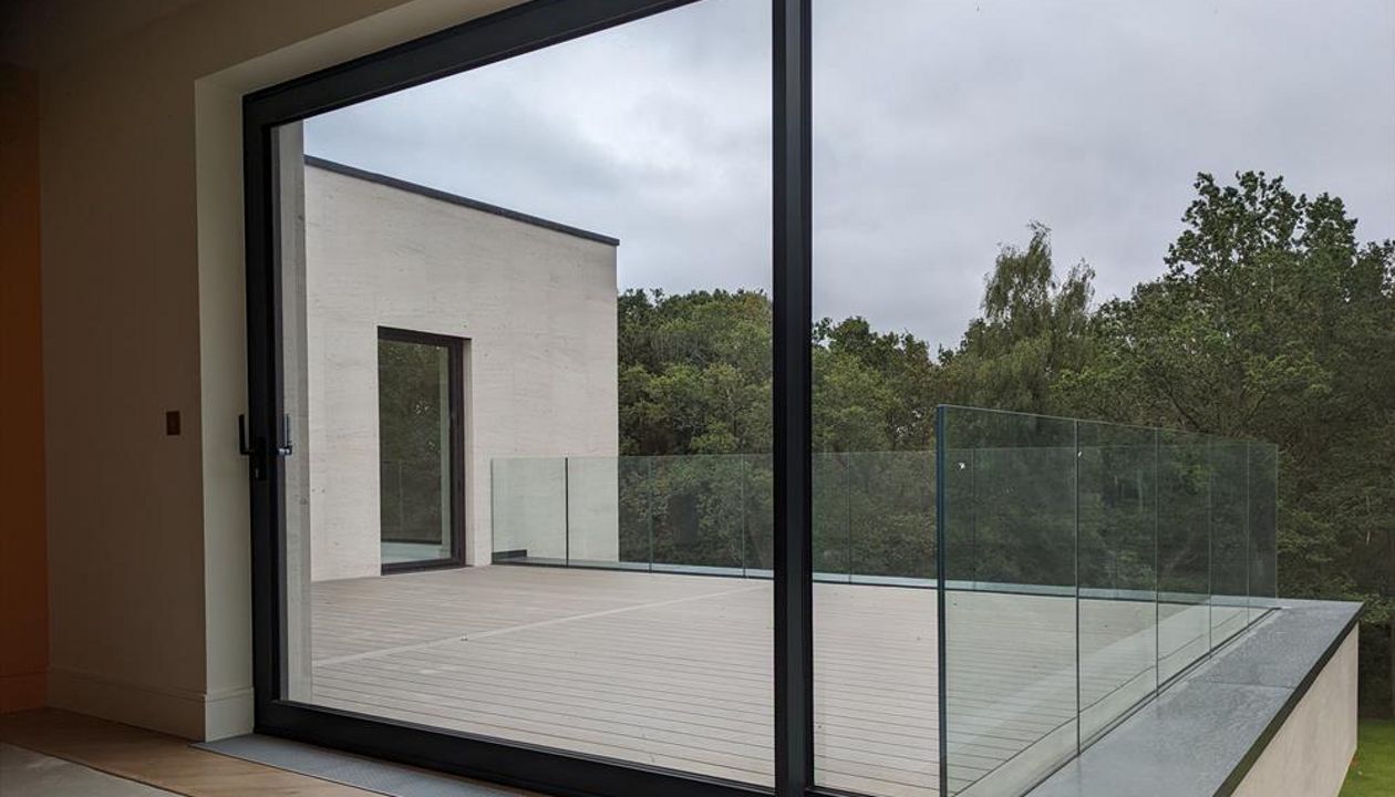 Trex Transcend Lineage Biscayne installled in Wentworth Estate, Virginia Water