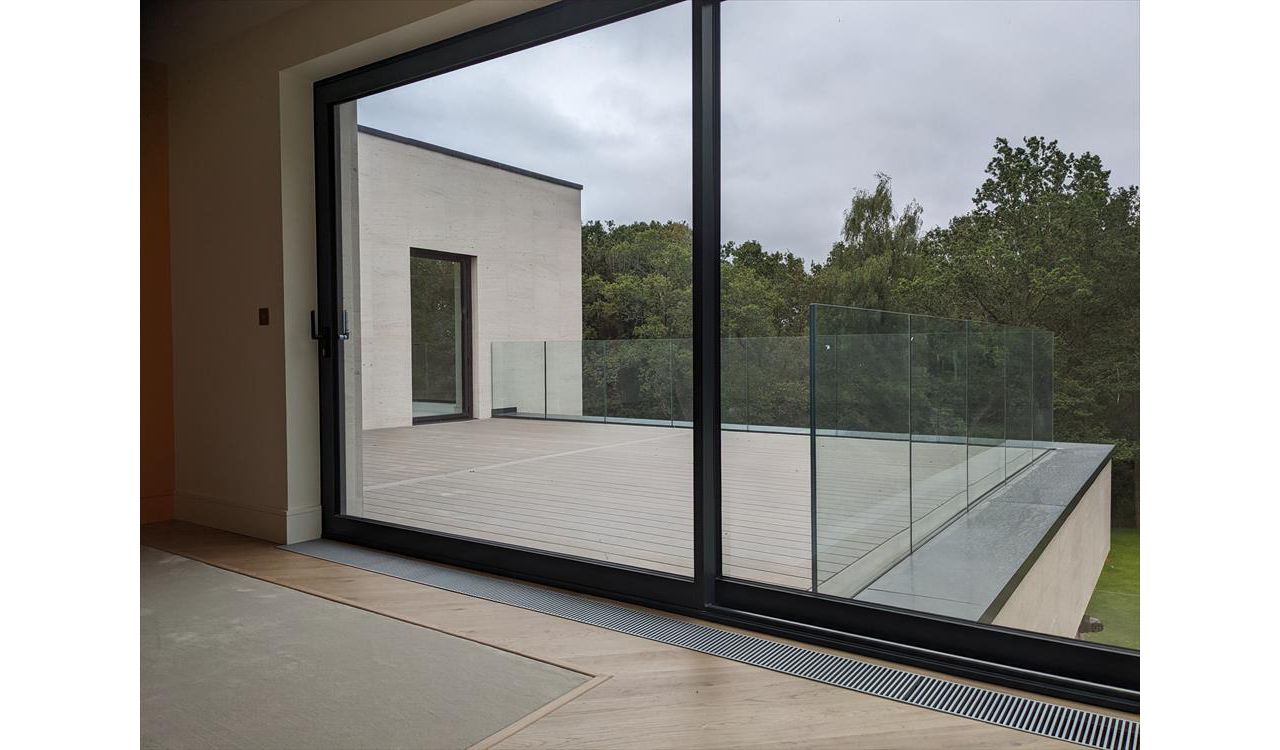 Trex Transcend Lineage Biscayne installled in Wentworth Estate, Virginia Water