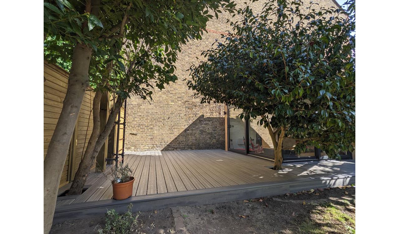 Trex Transcend Island Mist installed in Putney, Wandsworth