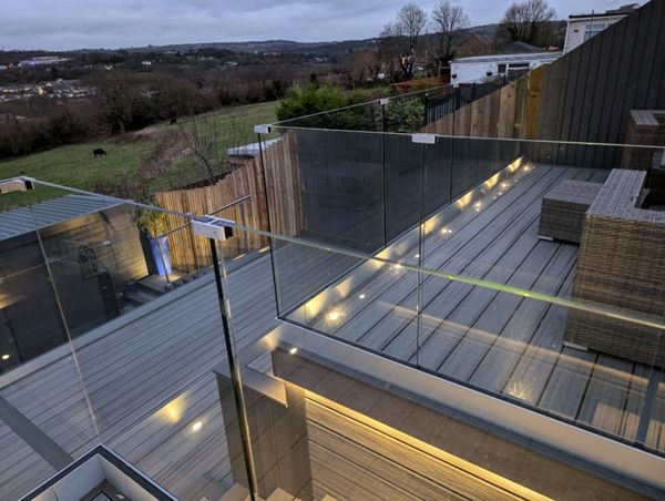 Island Mist deck with frameless glass