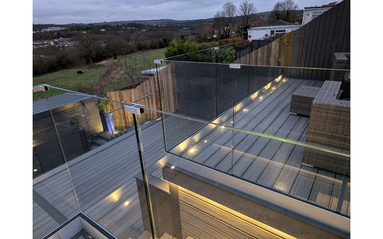 Island Mist deck with frameless glass