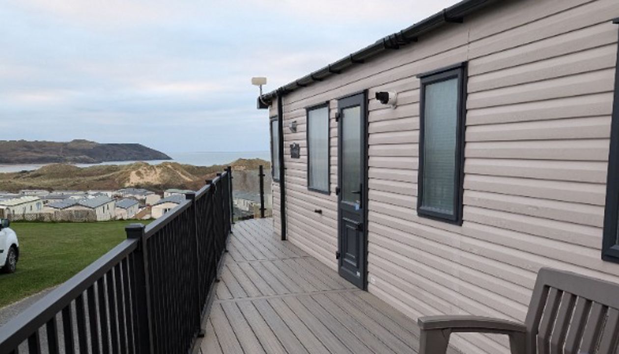 Rocky Harbor deck with Signature rails