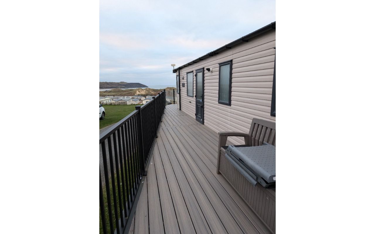 Rocky Harbor deck with Signature rails