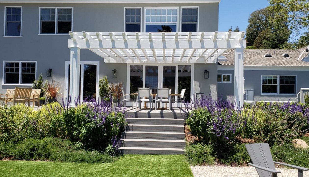 Trex Transcend deck in Island Mist