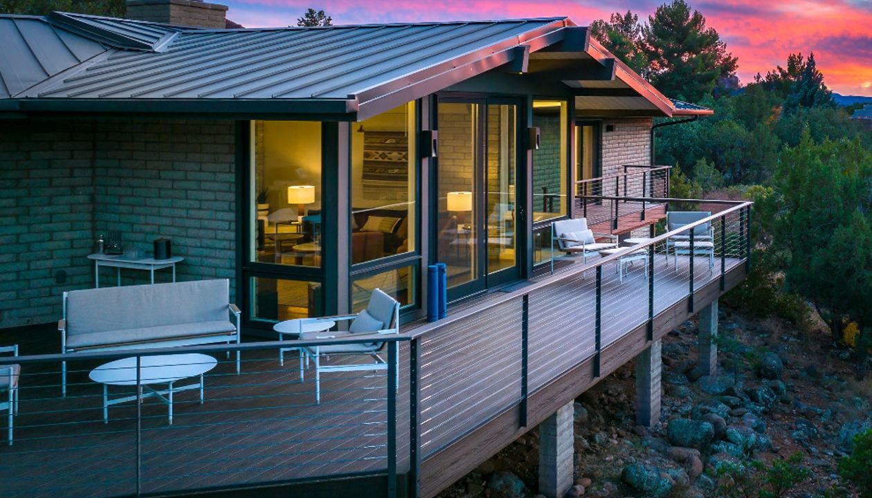 Sedona: Trex "Lava Rock" deck with cable rail