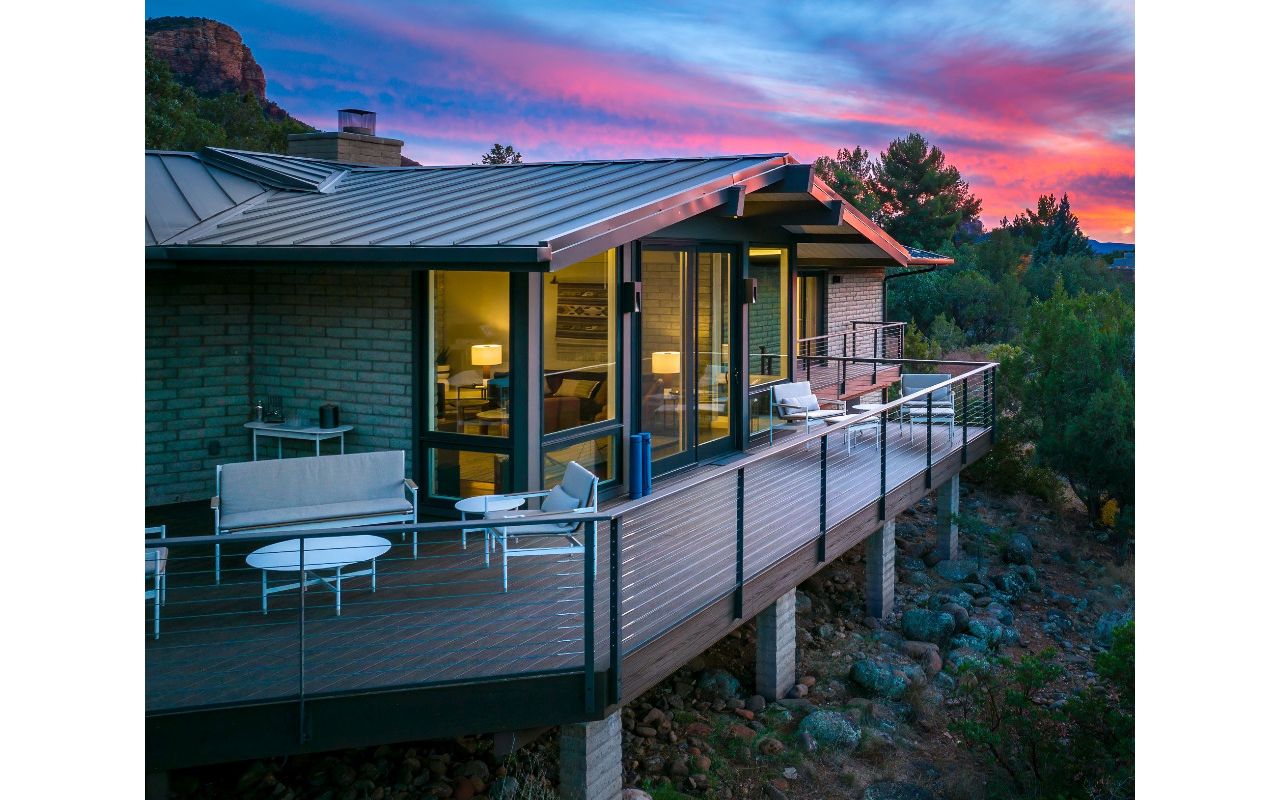 Sedona: Trex "Lava Rock" deck with cable rail