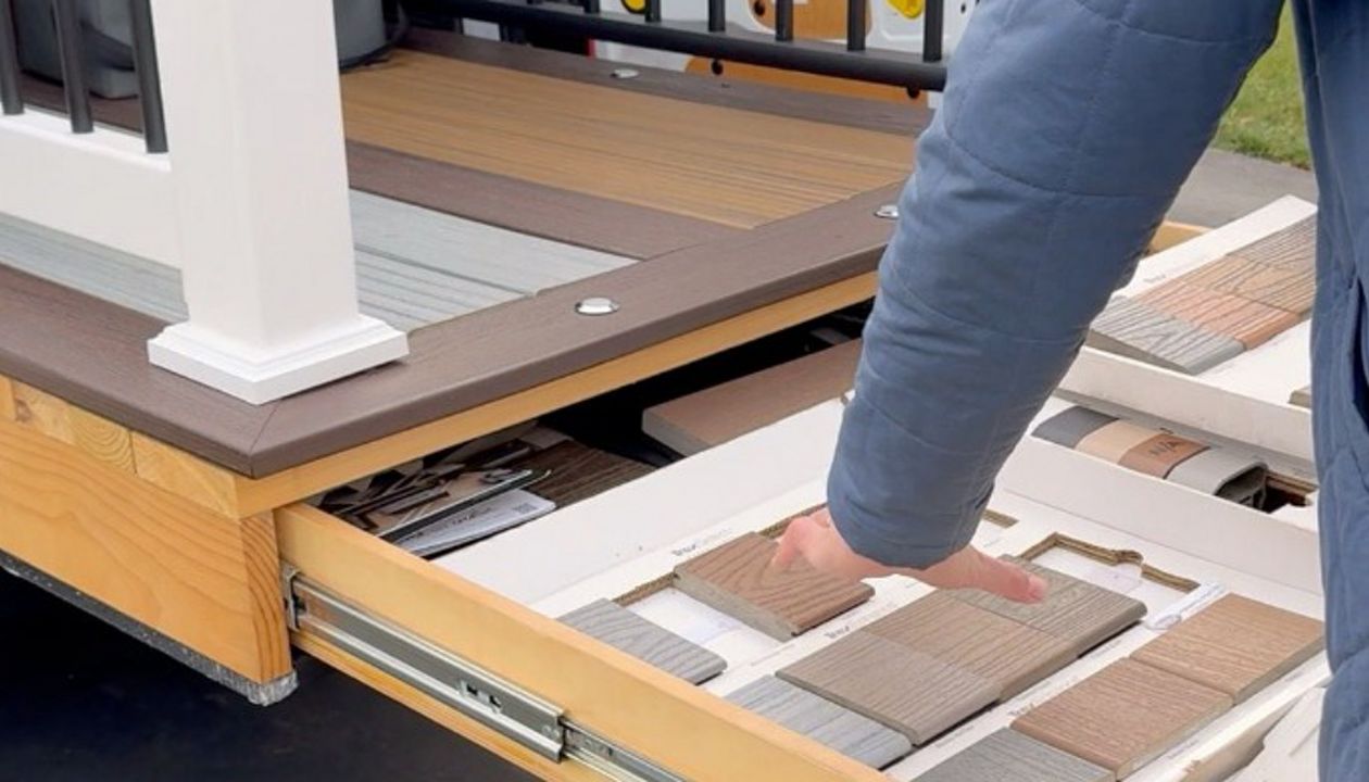 Royal Deck - Mobile Showroom