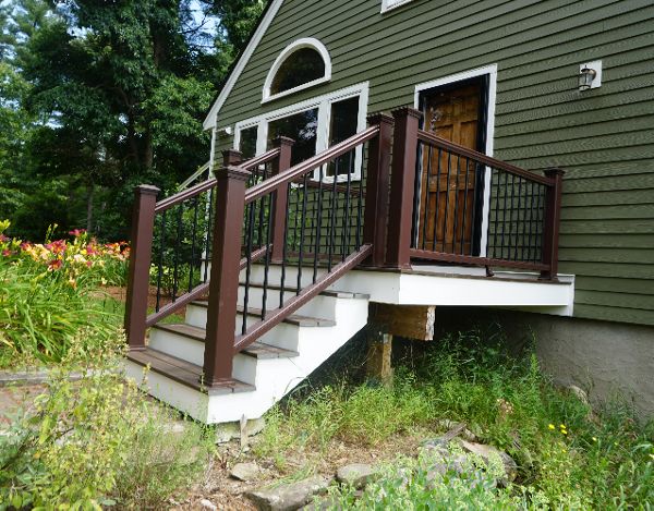 Londonderry, NH Professional Building Services Small Platform in Transcend Spiced Rum with Transcend Vintage Lantern Railing and Black Round Metal Balusters