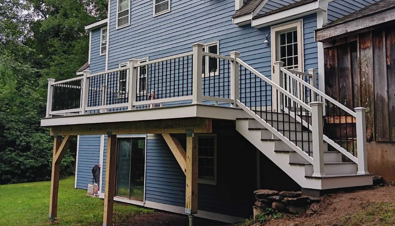 West Newbury, MA Professional Building Services Deck in Select Pebble Gray with Select White Railings