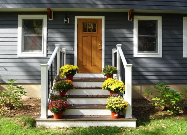 Lee, NH Professional Building Services  Entry Deck in Transcend Spiced Rum with Transcend White Railing & Black Round Metal Balusters