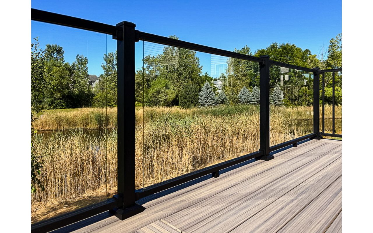Trex Signature with Glass Railing & Enhance Naturals Rocky Harbor Decking