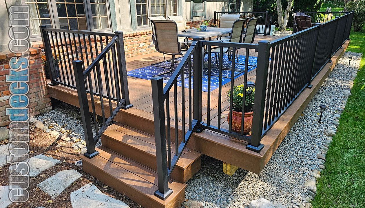 Enhance Saddle Decking with Black Signature aluminum railing