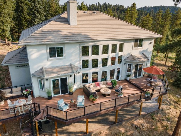  Large deck with furniture and accessories that add pops of color