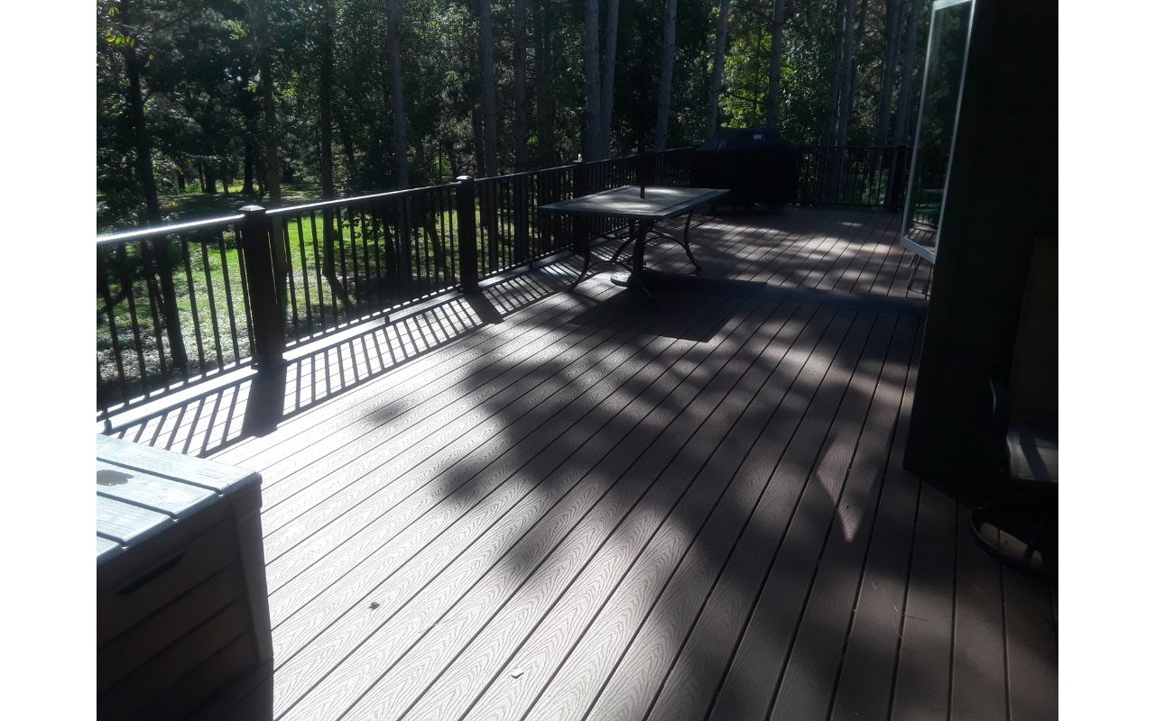 Trex Select Composite Decking in Saddle & Woodland Brown and Bronze Aluminum Railing for a Low-Maintenance Deck