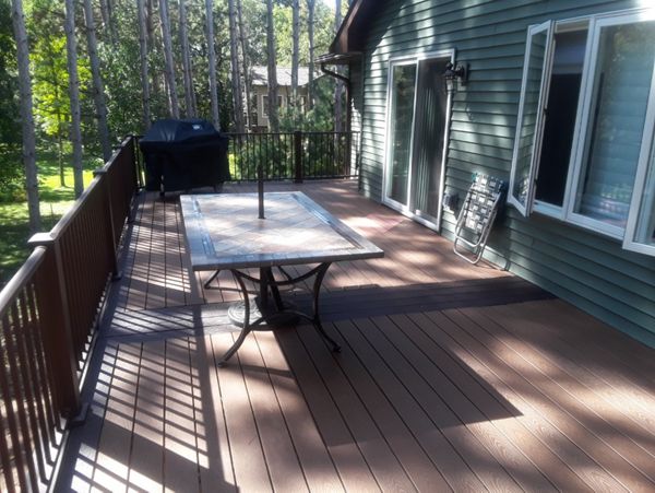 Low-Maintenance, Composite Trex Select Decking in 2 Saddle with Woodland Brown Border Color and Bronze Aluminum Railing