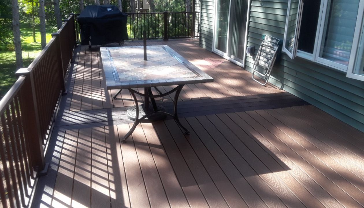 Low-Maintenance, Composite Trex Select Decking in 2 Saddle with Woodland Brown Border Color and Bronze Aluminum Railing