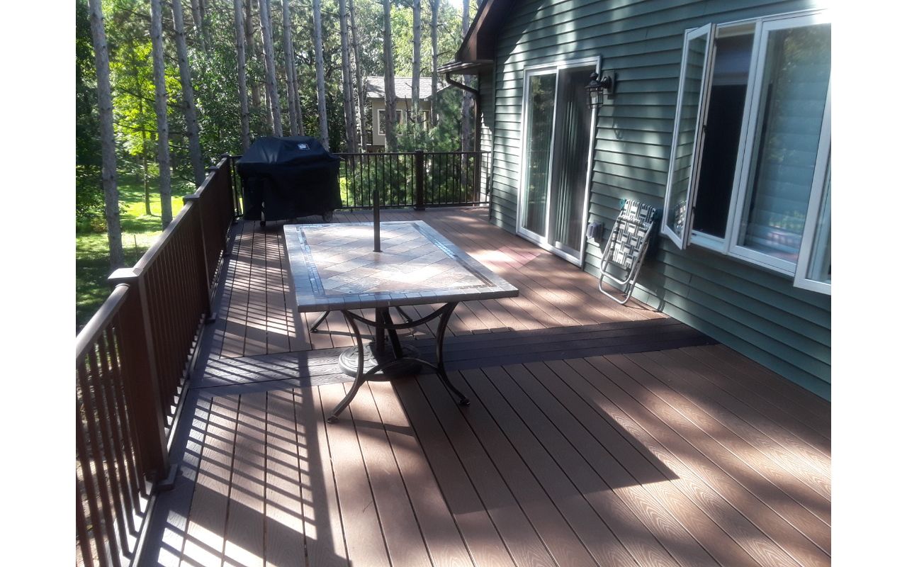 Low-Maintenance, Composite Trex Select Decking in 2 Saddle with Woodland Brown Border Color and Bronze Aluminum Railing