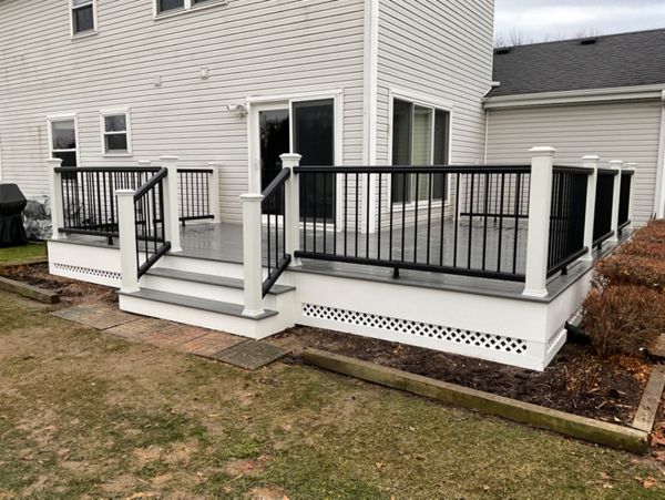 Trex Deck in Lake in the Hills